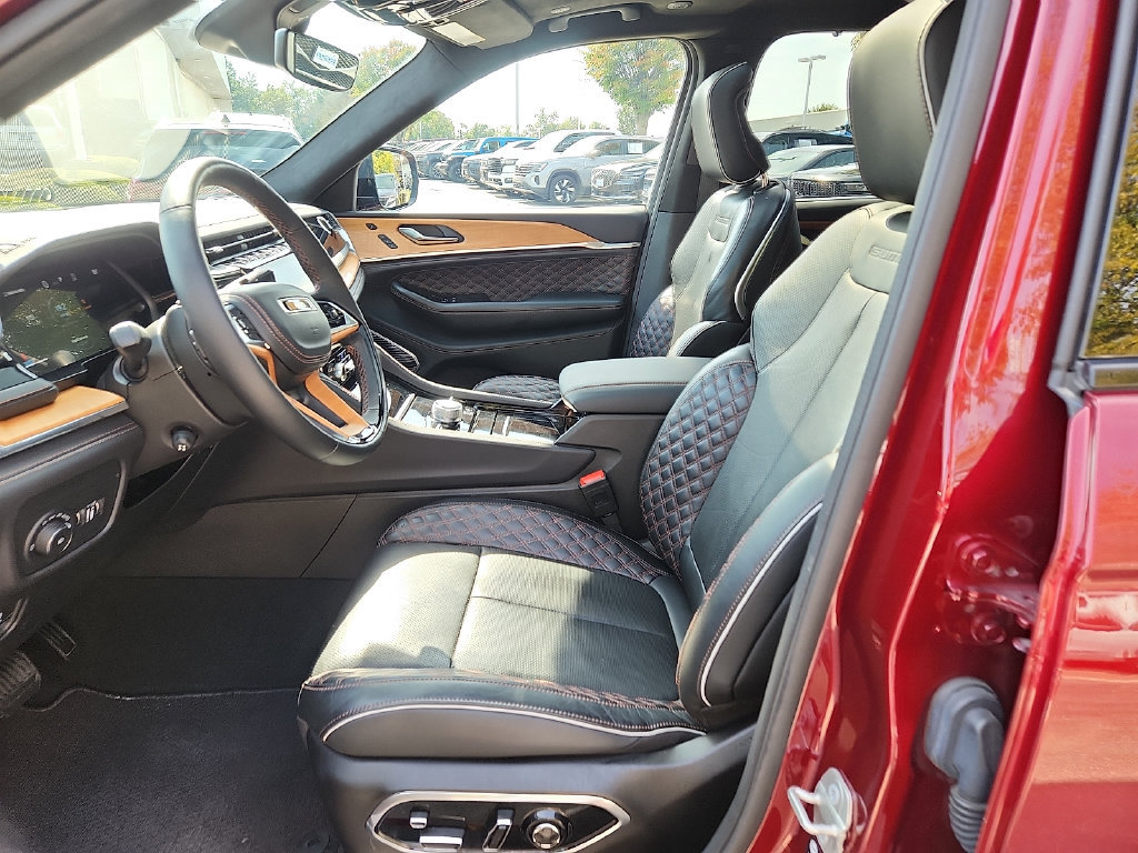 Used 2024 Jeep Grand Cherokee L Summit AWD/4WD image 13