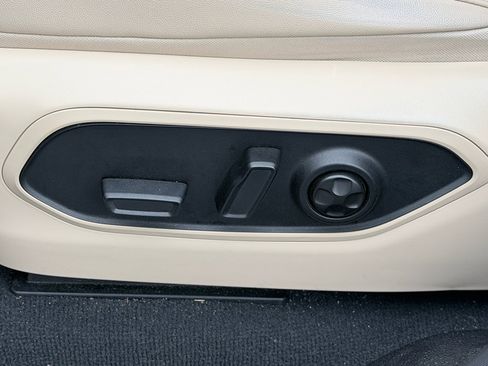 Used 2023 Jeep Grand Cherokee Limited RWD image 23
