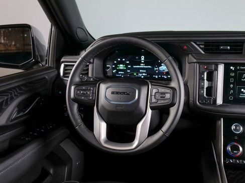 Used 2024 GMC Yukon Denali image 12