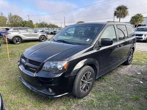 Used 2018 Dodge Grand Caravan GT image 3