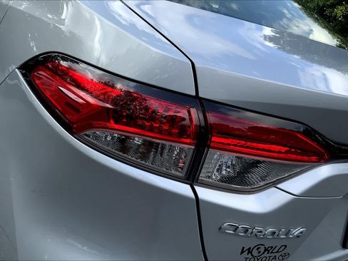Used 2020 Toyota Corolla LE FWD image 27