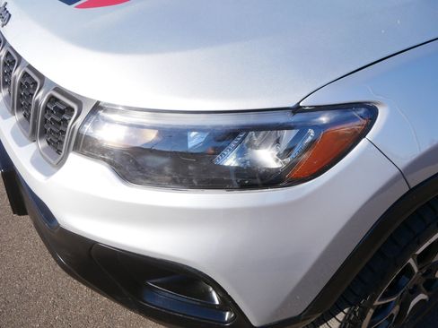 Used 2025 Jeep Compass Trailhawk image 15