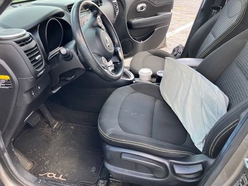 Used 2016 Kia Soul + FWD image 5