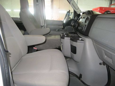Used 2011 Ford E-350 and Econoline 350 XL w/ Interior Upgrade Pkg RWD image 27