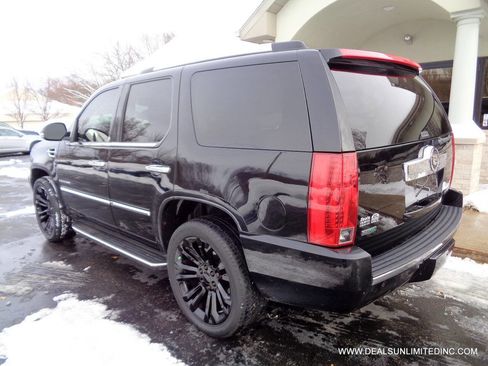 Used 2012 Cadillac Escalade Luxury image 4