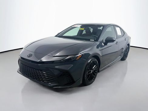 Used 2026 Toyota Camry SE FWD image 3