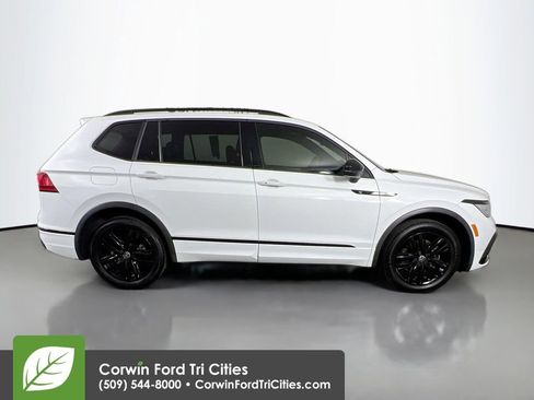 Used 2022 Volkswagen Tiguan SE R-Line AWD/4WD image 18
