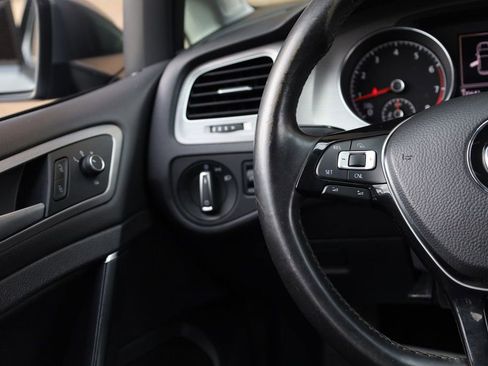 Used 2015 Volkswagen Golf S image 32