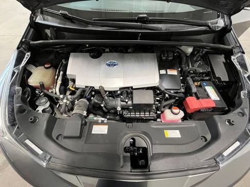 Used 2016 Toyota Prius Three Touring FWD image 28
