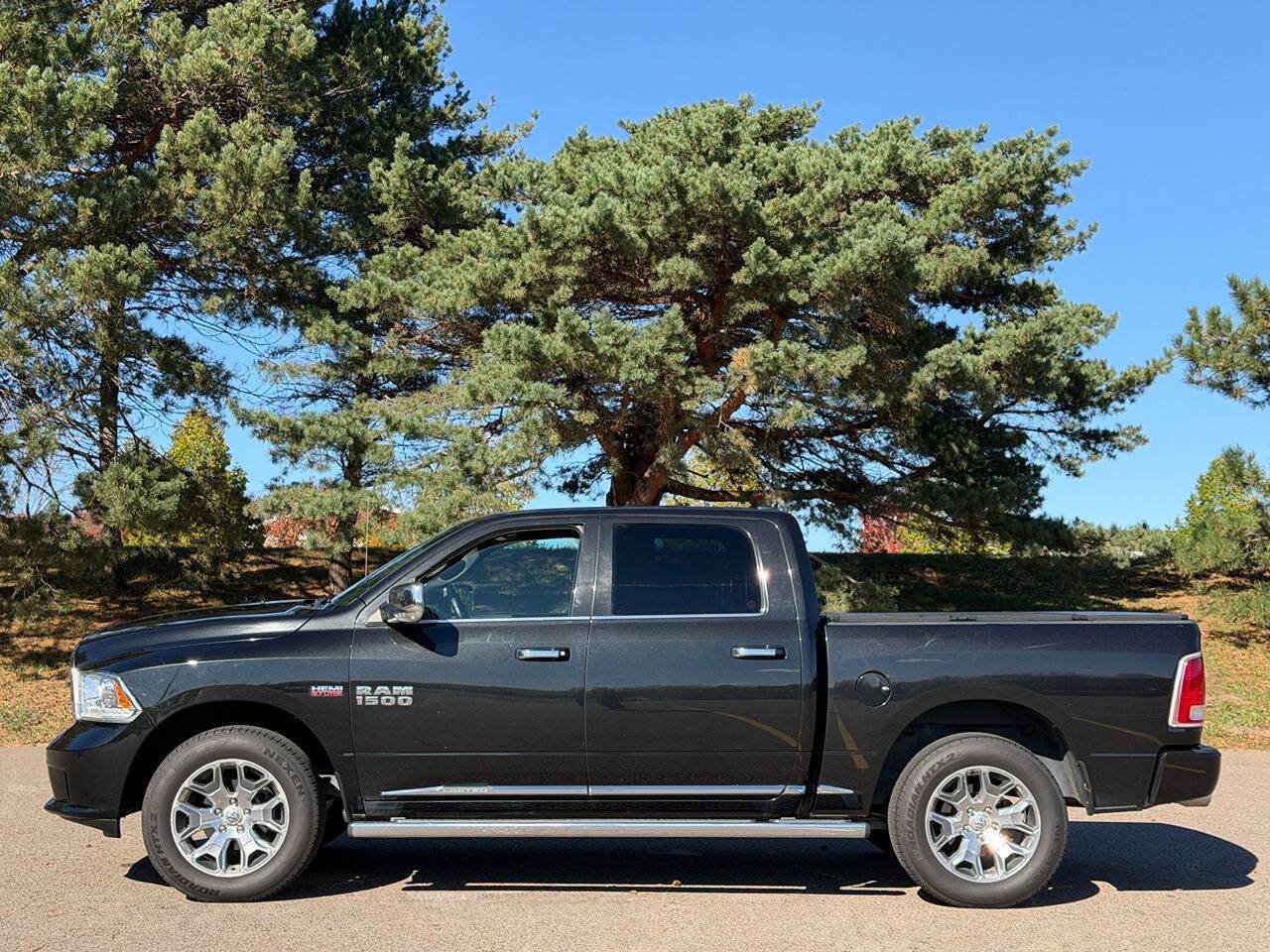 Used 2017 RAM 1500 Limited AWD/4WD image 2