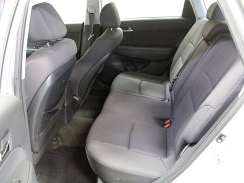Used 2012 Hyundai Elantra w/ Preferred Pkg FWD image 17