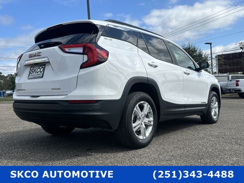 Used 2023 GMC Terrain SLE w/ Driver Convenience Package image 5