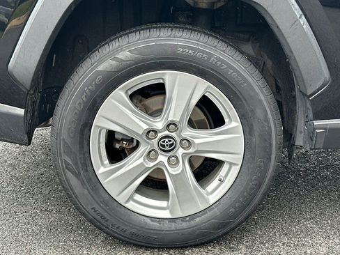 Used 2020 Toyota RAV4 LE AWD/4WD image 7