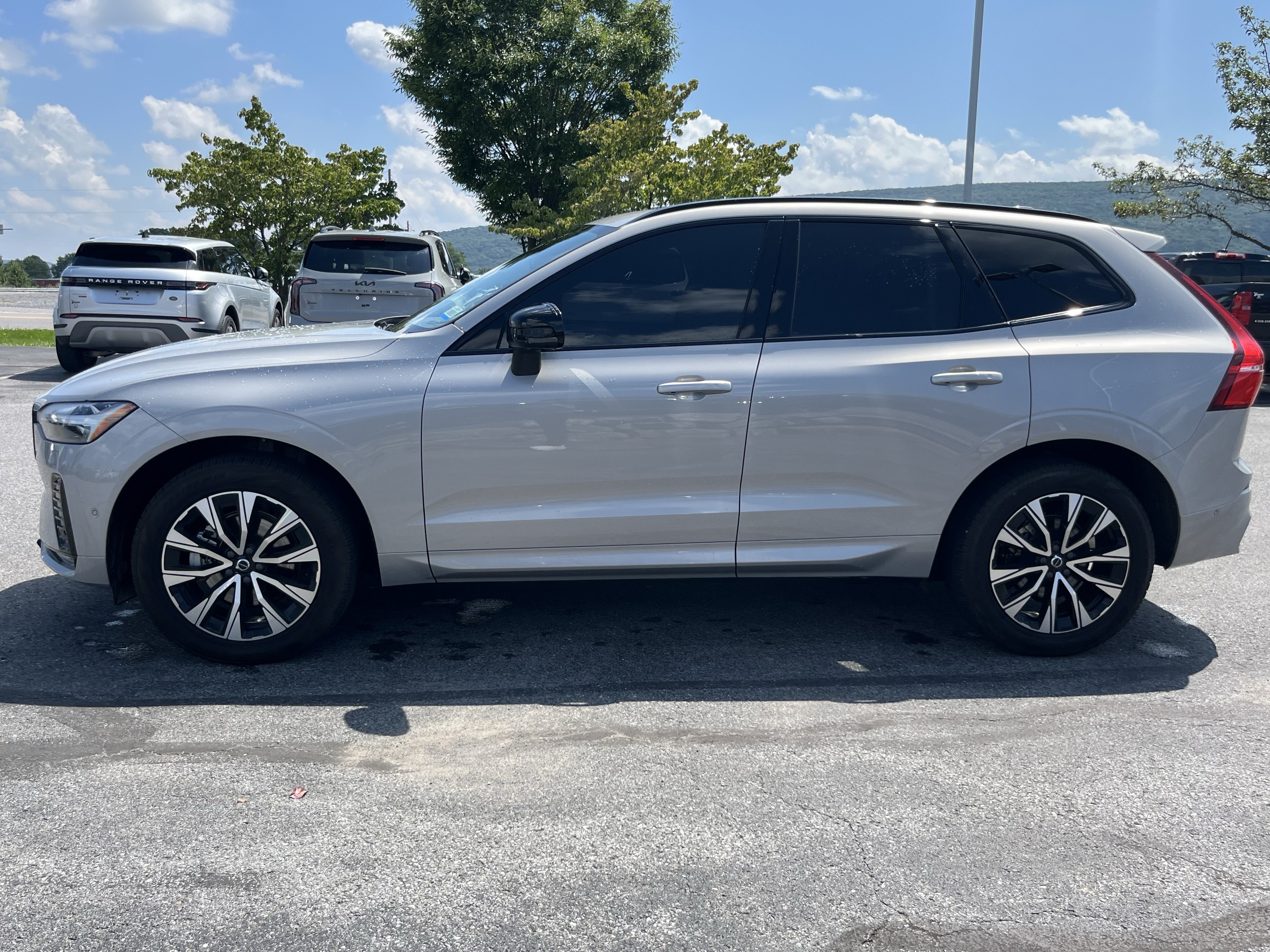 Used 2025 Volvo XC60 B5 Plus AWD/4WD image 10