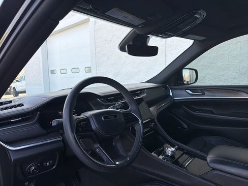 Certified 2023 Jeep Grand Cherokee L Overland w/ Rear Seat Video Group I AWD/4WD image 11