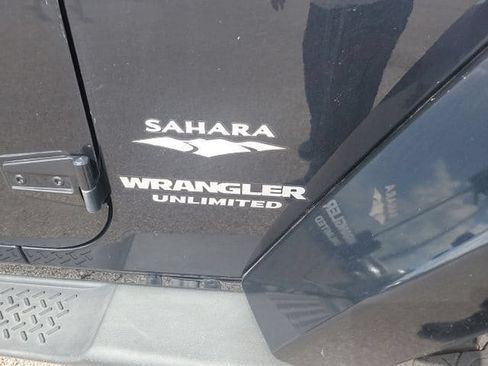 Used 2013 Jeep Wrangler Unlimited Sahara w/ Connectivity Group AWD/4WD image 9