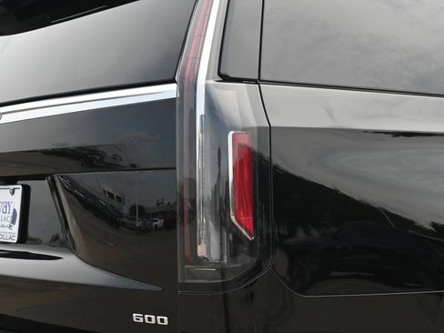 Used 2023 Cadillac Escalade Luxury AWD/4WD image 23