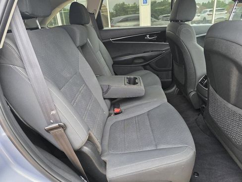 Used 2020 Kia Sorento LX FWD image 22