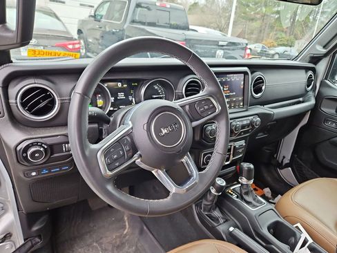 Used 2023 Jeep Wrangler Unlimited Sahara image 10
