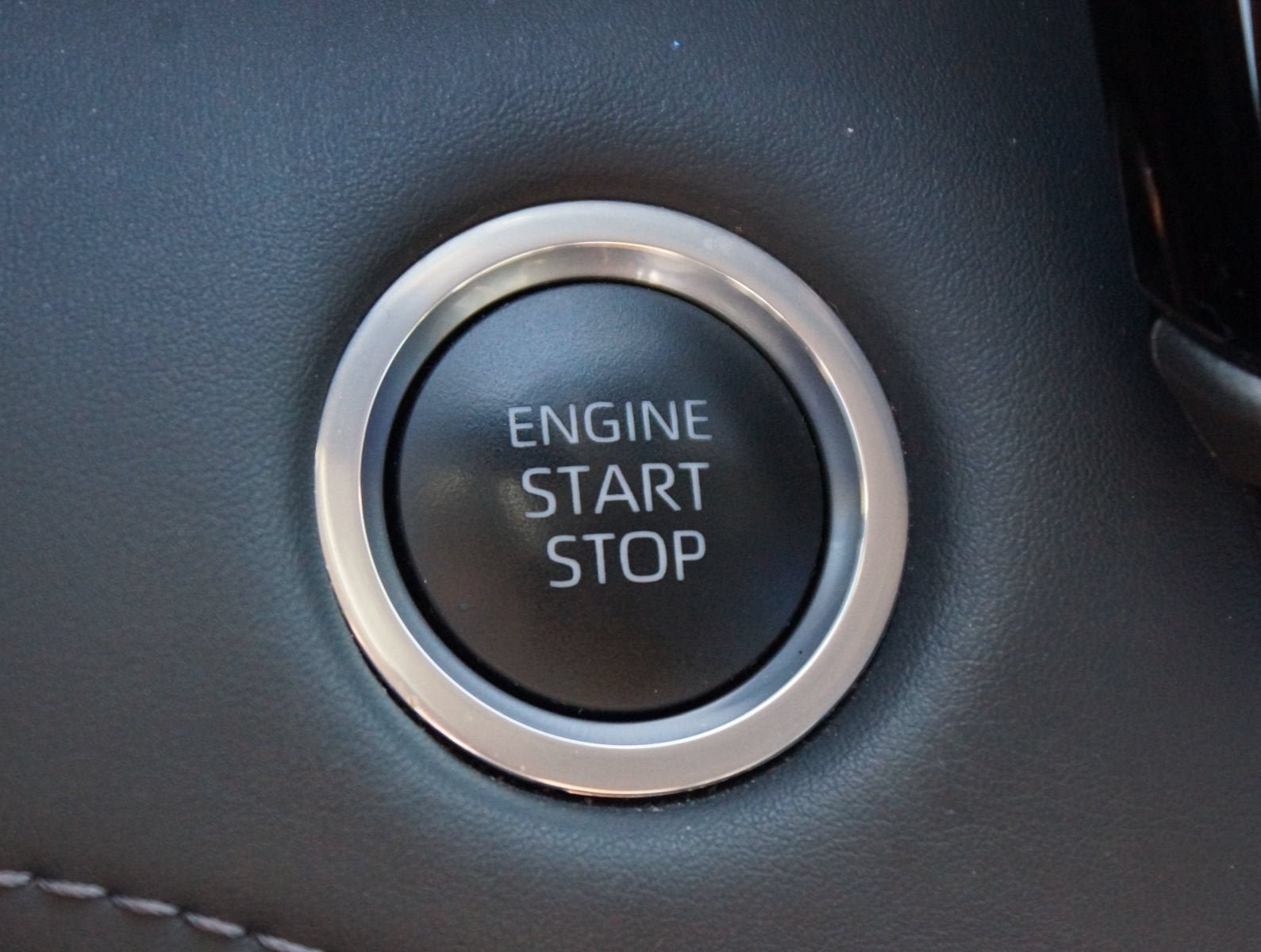 Used 2024 Toyota Highlander Limited FWD image 9
