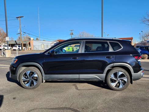 Certified 2025 Volkswagen Taos SE image 2