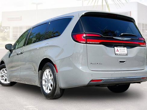 Used 2023 Chrysler Pacifica Touring-L FWD image 31