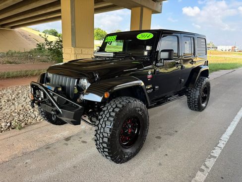 Used 2014 Jeep Wrangler Unlimited Sahara w/ Connectivity Group AWD/4WD image 7