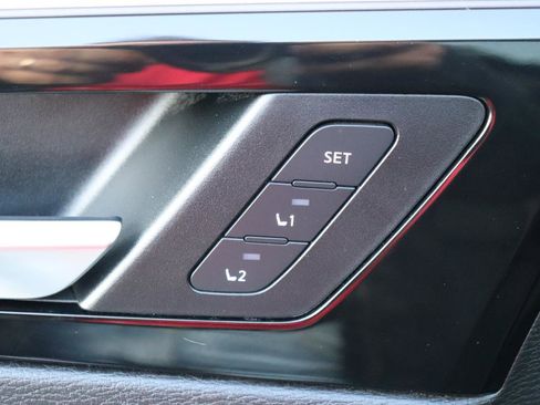 Used 2025 Mitsubishi Outlander SEL image 54