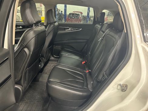 Used 2023 Lincoln Nautilus FWD w/ Premium Package image 24