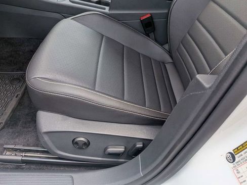 Certified 2023 Volkswagen Jetta SE FWD image 20