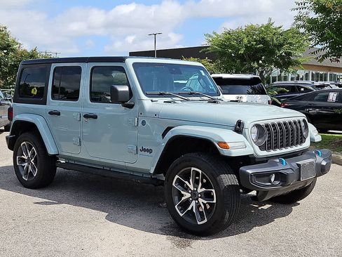 Used 2024 Jeep Wrangler Unlimited AWD/4WD image 3