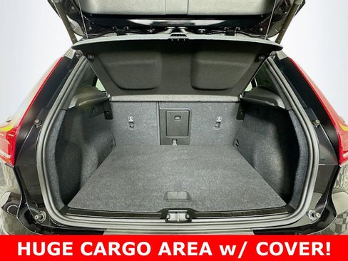 Used 2025 Volvo XC40 B5 Core AWD/4WD image 31