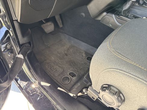 Used 2025 Jeep Wrangler Sport image 16