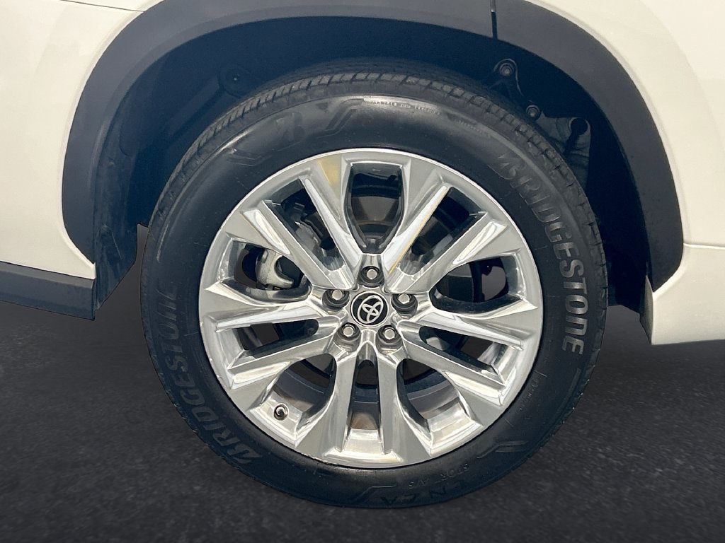 Used 2023 Toyota Highlander Limited FWD image 29