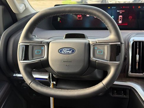 New 2026 Ford Expedition Platinum image 10