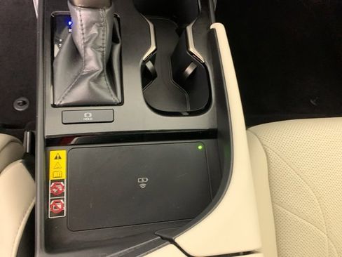 Used 2025 Lexus ES 350 Ultra Luxury w/ Accessory Package (Z2) image 30