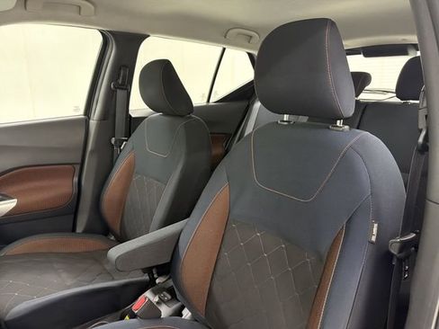 Used 2018 Nissan Kicks SR image 19