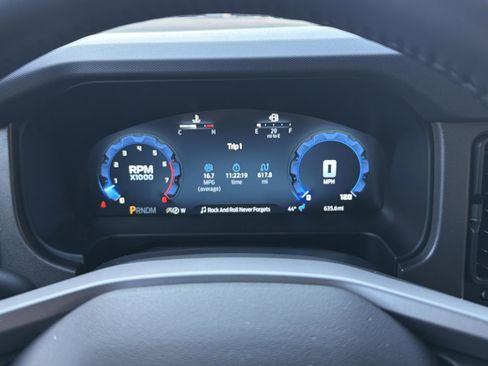 New 2025 Ford Bronco Badlands image 12