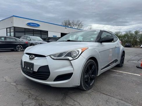 Used 2014 Hyundai Veloster FWD image 4