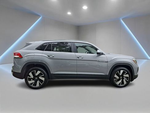 Certified 2025 Volkswagen Atlas Cross Sport SE AWD/4WD image 4