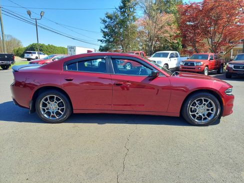 Used 2017 Dodge Charger SXT w/ Navigation & Travel Group image 4