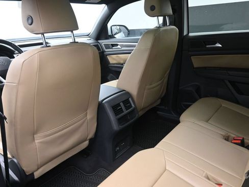 Used 2020 Volkswagen Atlas Cross Sport SE FWD image 25