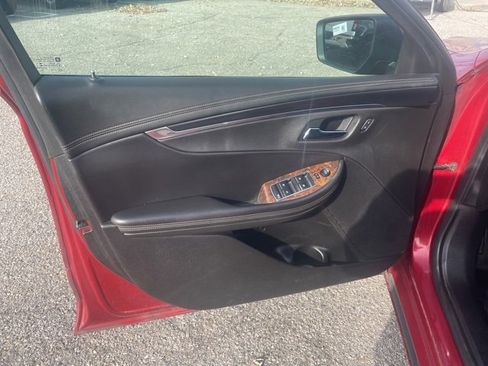 Used 2014 Chevrolet Impala LT w/ Convenience Package image 12