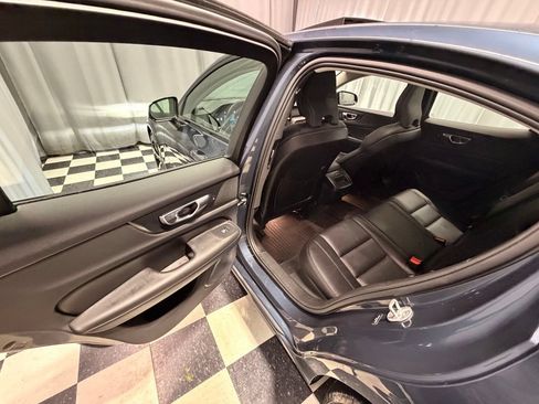 Used 2024 Volvo S60 B5 Plus w/ Climate Package AWD/4WD image 9