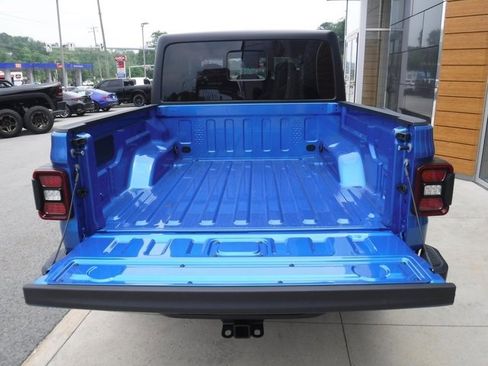 New 2025 Jeep Gladiator Willys image 13