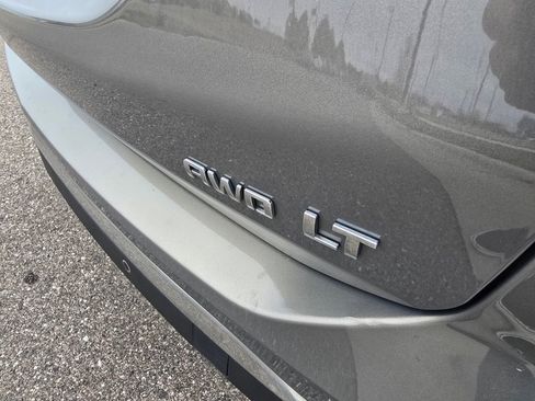 Used 2018 Chevrolet Equinox LT image 11