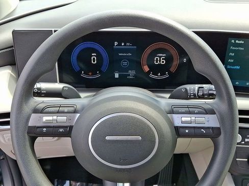 Used 2025 Hyundai Tucson SE image 22