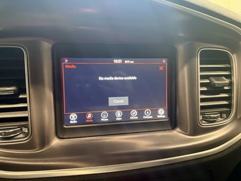 Used 2019 Dodge Charger SXT image 31