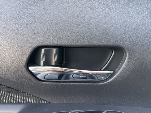 Used 2019 Nissan Kicks SV image 15