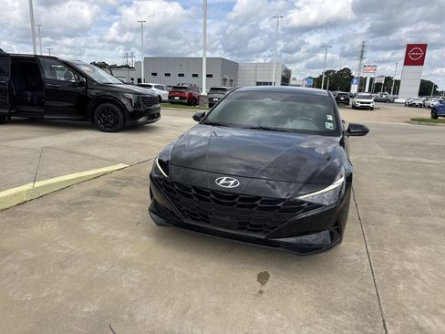 Used 2023 Hyundai Elantra SEL w/ Convenience Package FWD image 6